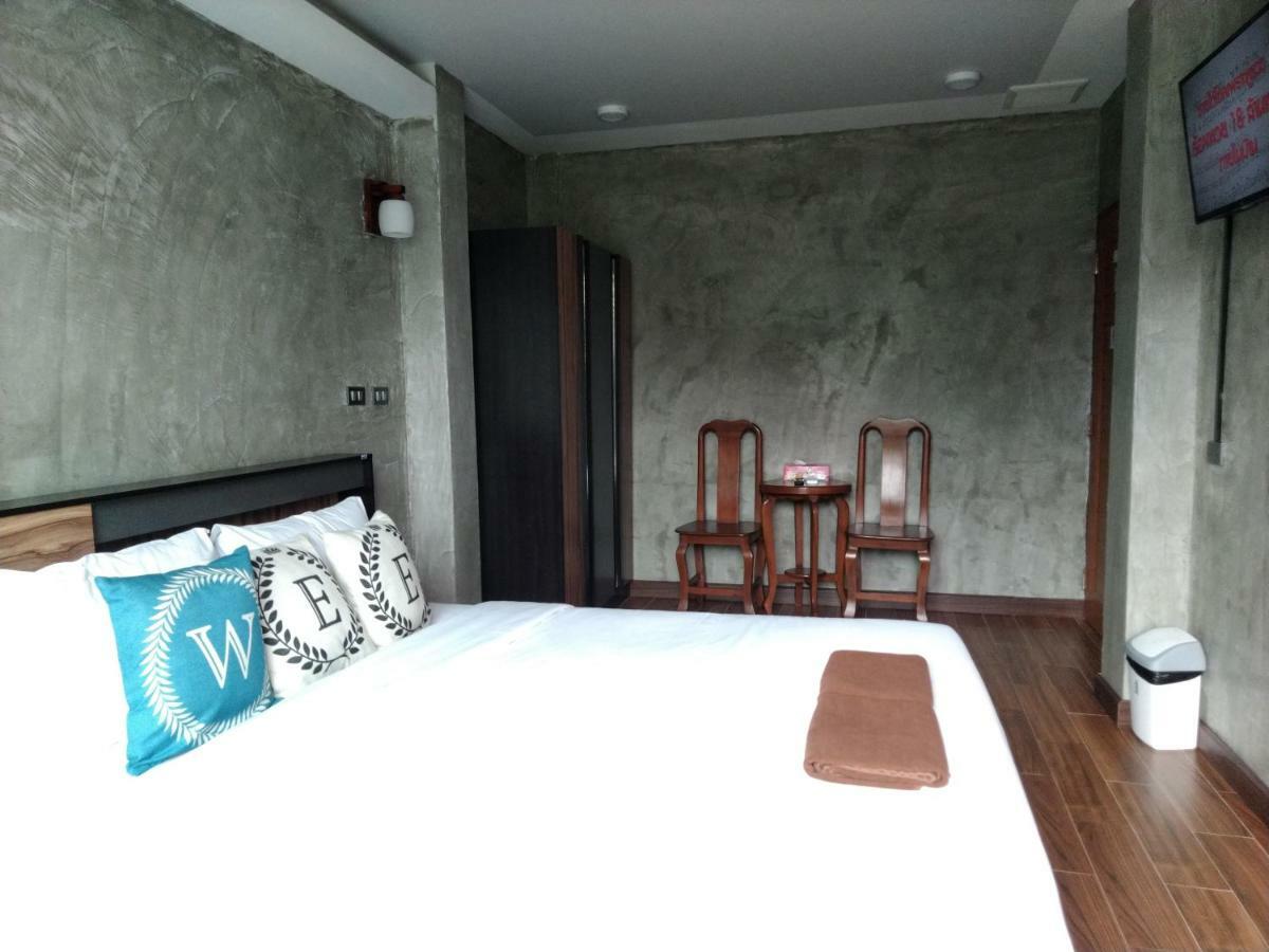 Wee Hostel Kanchanaburi Esterno foto